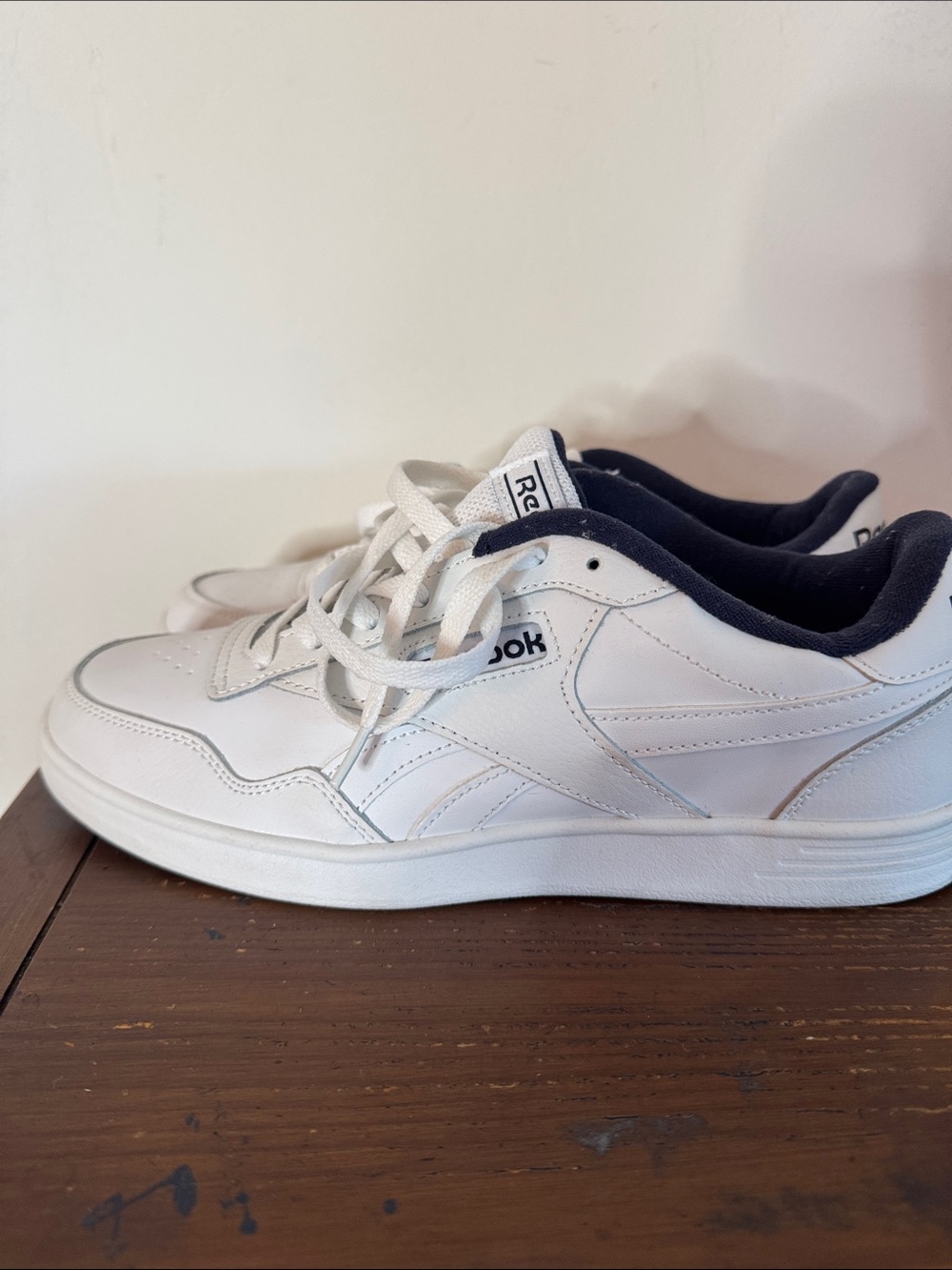 Reebok Men’s White Sneakers with Navy Collar - Picture 4 of 6